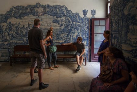 Group listening guide during a tour in Lisbon