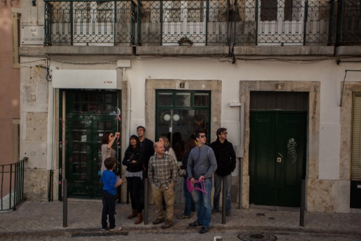 Tour group in front of a house in Lisbon