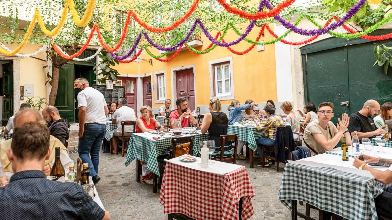 00.authenic restaurants_feat photo a group of people sitting at a table
