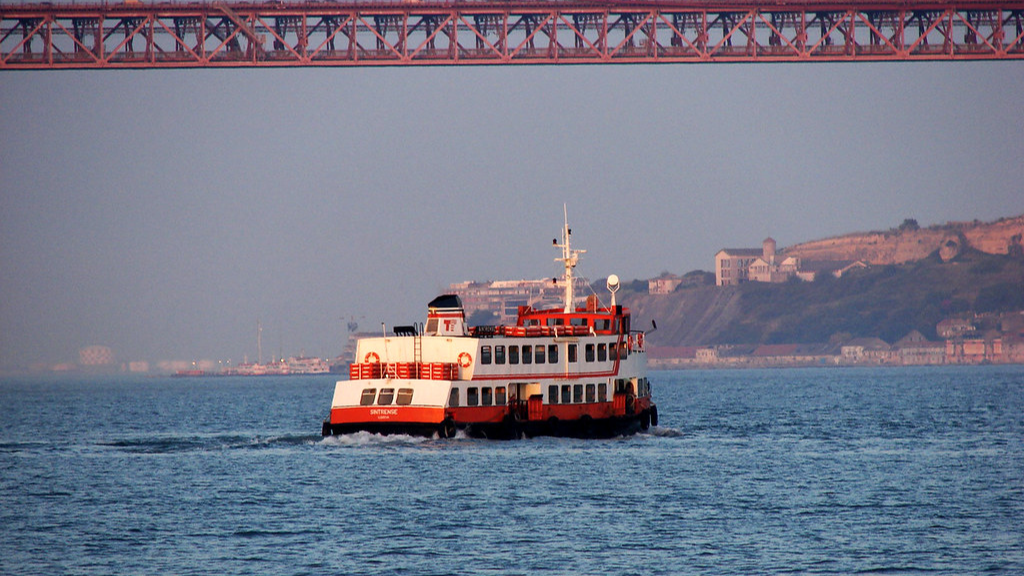 Cacilhas and Almada travel guide for food and wine lovers