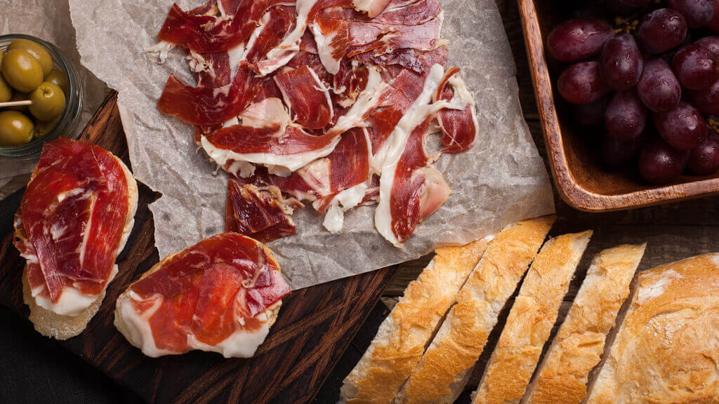 00.Portuguese vs Spanish food_feat photo What Portuguese and Spanish cuisines have in common