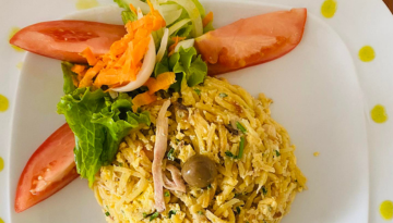 a plate of food: bacalhau à Brás