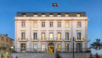 a large building