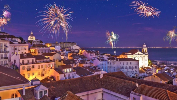 00.How to celebrate New Year’s Eve in Lisbon the Portuguese way_feat photo a view of a city at night