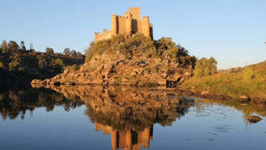 Lisbon one day trips - Abrantes travel guide for food lovers: castelo de Almourol